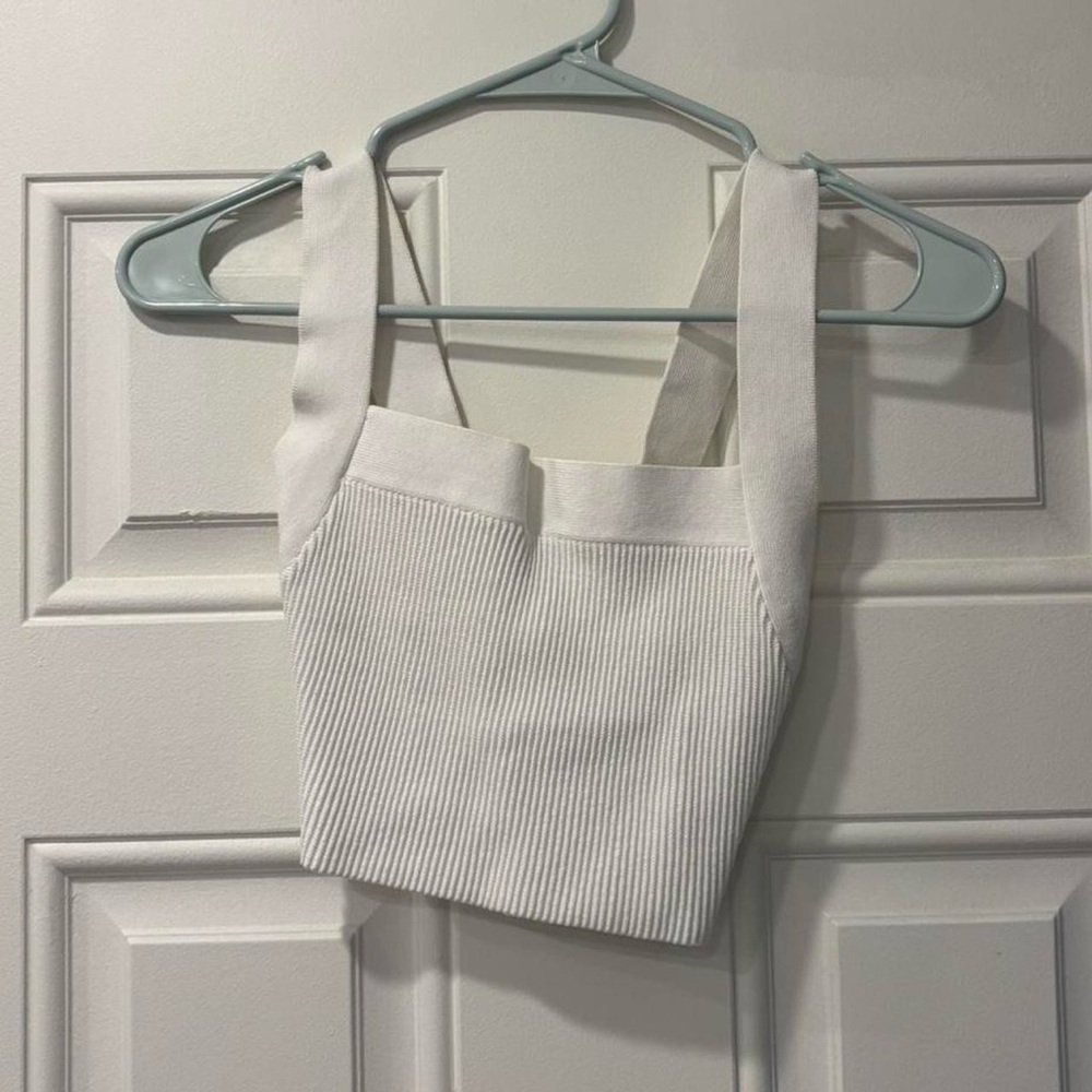 Aritzia Babaton sculpt knit white crop tank with back cross straps size S